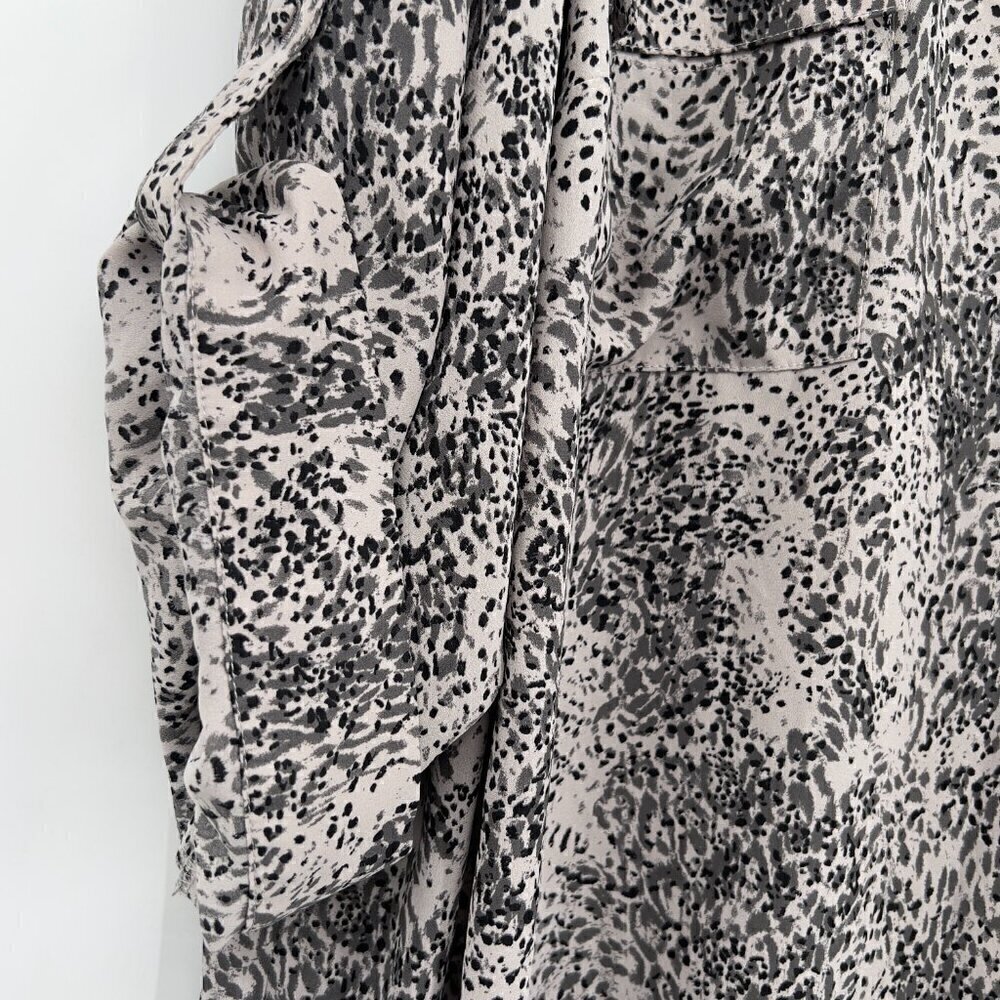 Torrid Harper Plus Women's Animal Print Tab Sleeve Gray/Black /Cream Top Size 4 - Picture 5 of 10